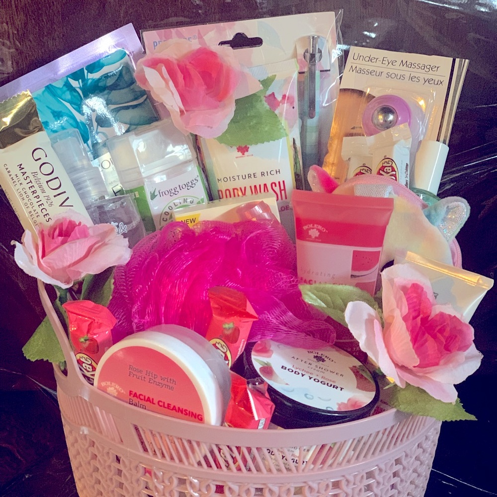 COPY - Woman’s self care gift basket.
